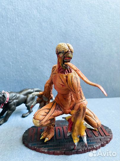 Фигурки Resident Evil Licker, Zombie neca