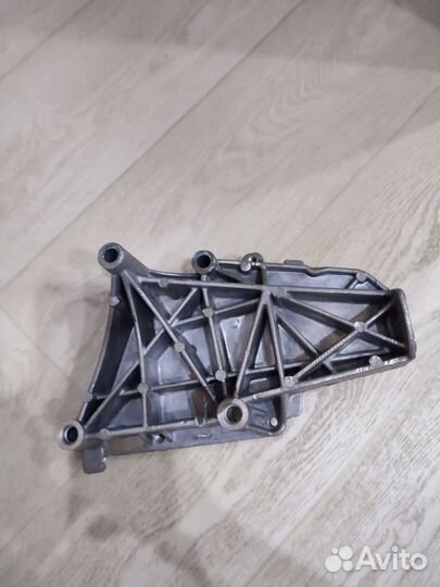 Кронштейн опоры двигателя правый ваз LADA Granta
