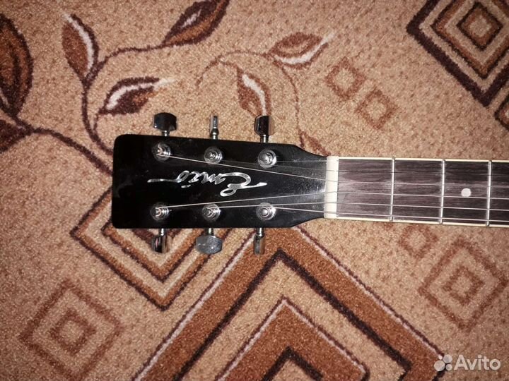 Акустическая гитара