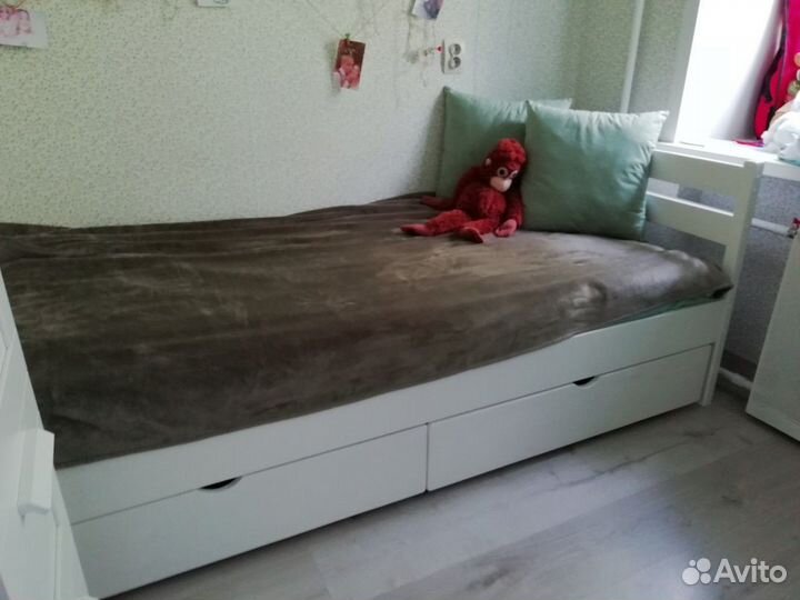 Подростковая кровать из дерева (массив)