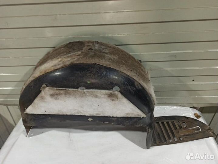 Локер Подкрылок задний правый Peugeot 407 седан