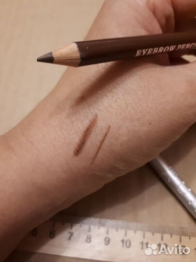 Пинцет и карандаш для бровей