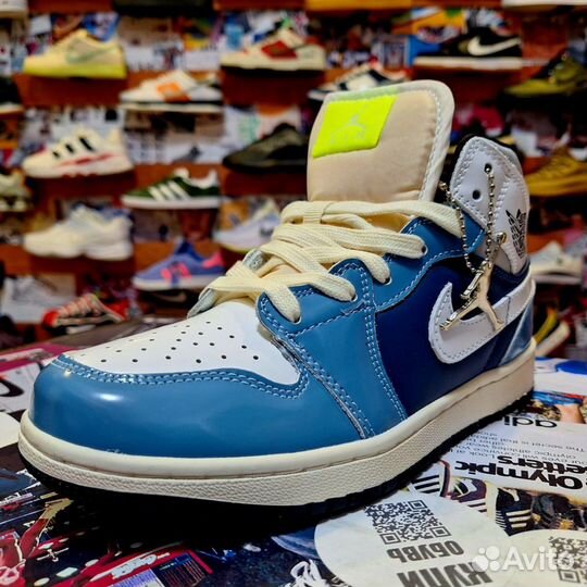 Кроссовки Air Jordan 1 Retro Mid Blue