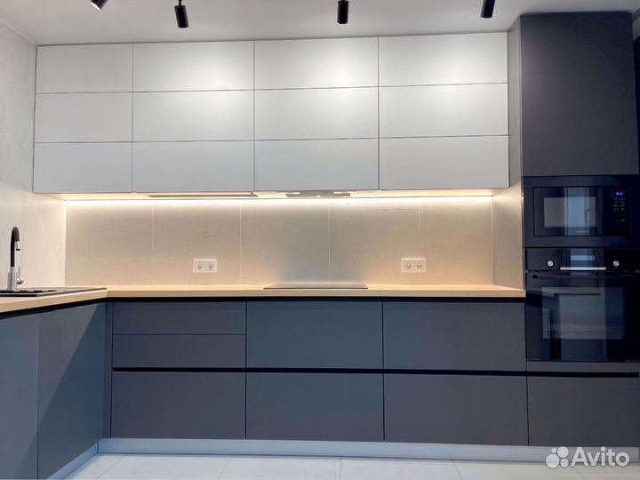 В потолок кухня на заказ