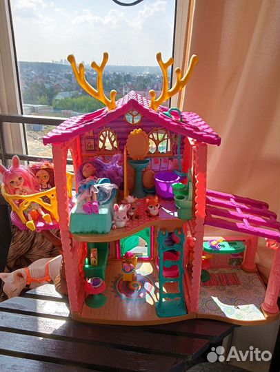 Кукольный домик с мебелью