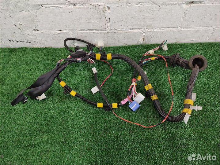 Проводка двери передней правой Lexus RX300 (MCU35