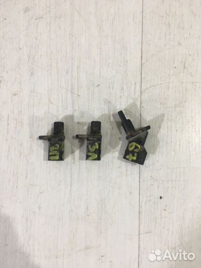 Датчик ABS задний прав mazda 3 BK 2.0 мт седан