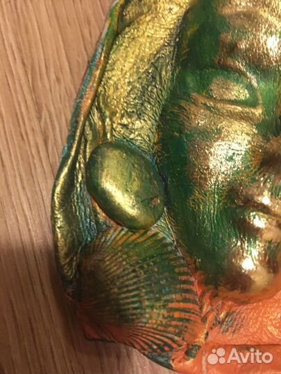 Маска настенная из кожи