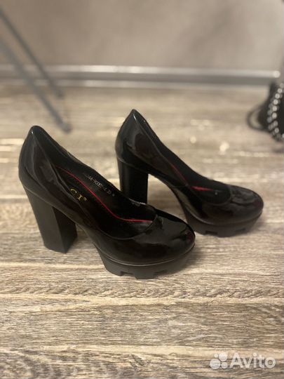 Туфли лаковые устойчивый каблук