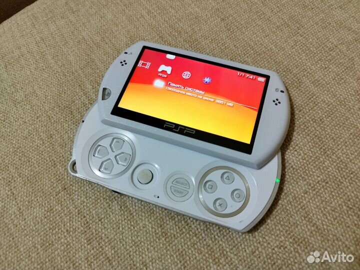 Sony PSP GO 16Gb