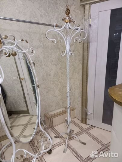 Вешалка кованая, белая с патиной