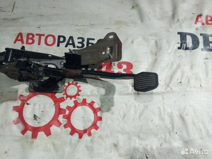 Педаль сцепления Ford Focus 2 седан 1.8 qqdb 2007