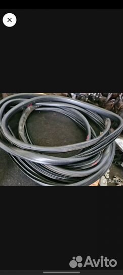 Уплотнитель передний левый Fluence