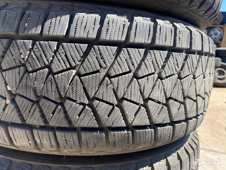 Bridgestone Blizzak DM-V2 225/55 R18