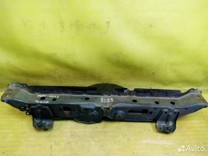 Панель передняя телевизор передний Toyota Yaris