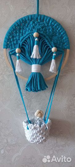 Воздушный шар с корзиной