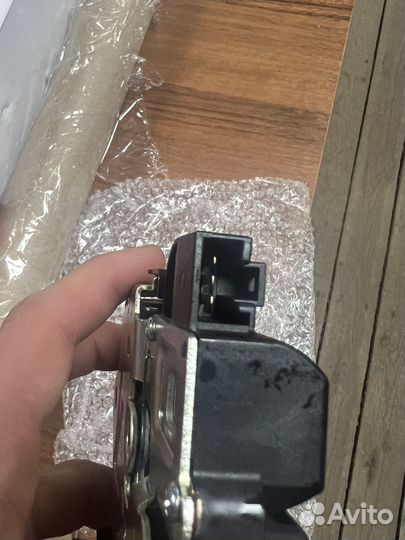 Замок багажника оригинал на Камри 40,55,70,75
