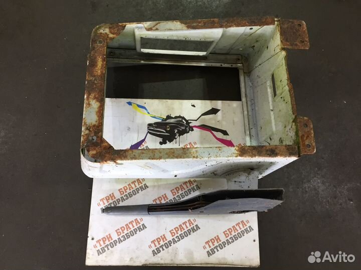 Мерседес Вито Тумба под сидение