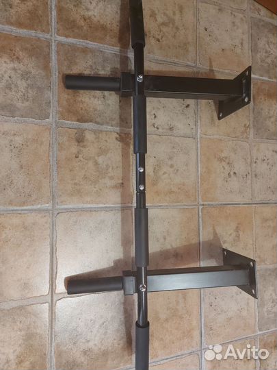 Турник настенный