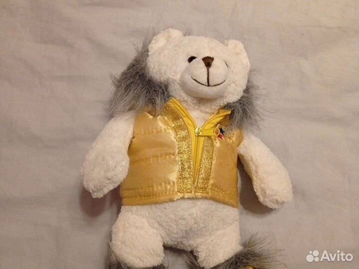 Мишка Тедди в жилетке с капюшоном