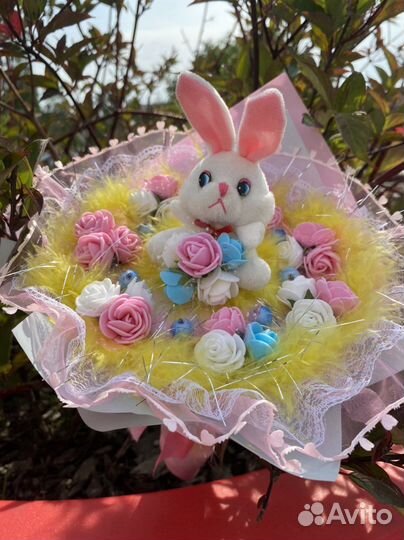 Букет из игрушек и конфет