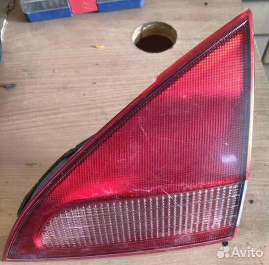 Задние фонари на багажнике Nissan Wingroad Y11