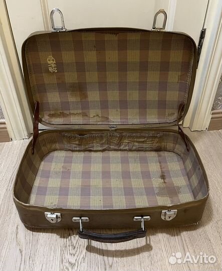 Чемодан старинный