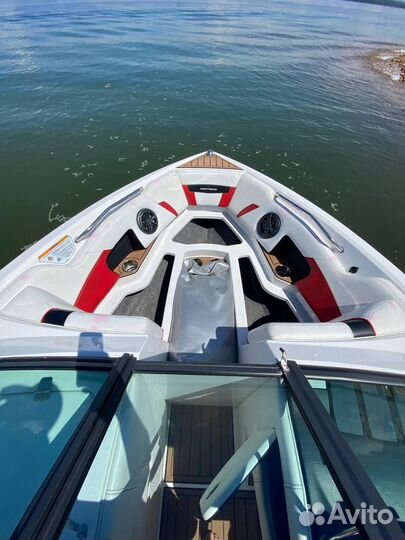 Катер-Буксировщик Super Air Nautique 210 2016