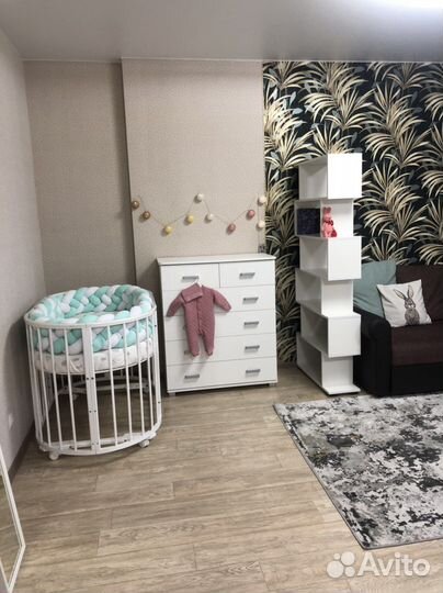 Детская кроватка и комод