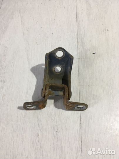 Петля двери mazda 6 GG 2.0 мт седан