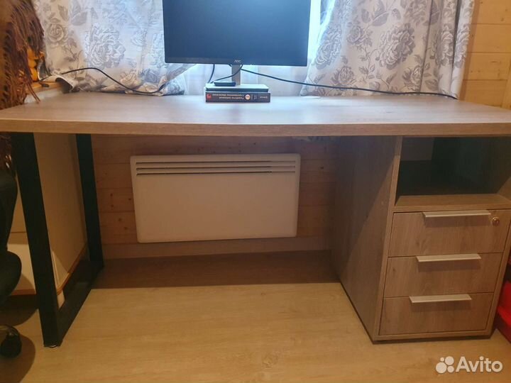Стол офисный