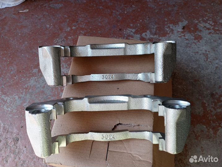 Скоба суппорта