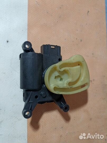 Моторчик заслонки печки Volkswagen Polo седан 1.6