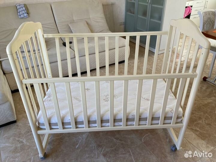 Детская кровать с матрасом