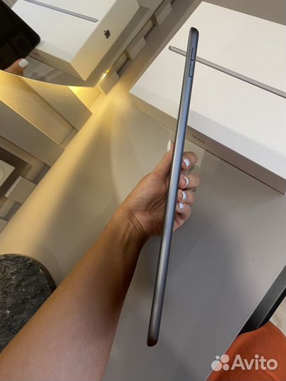 На гарантии.Новый.Планшет Apple iPad (9th Gen) 256