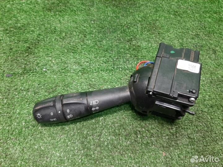 Подрулевой переключатель поворотов Renault Duster