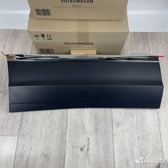 Накладка задней правой двери Volkswagen Tiguan 2