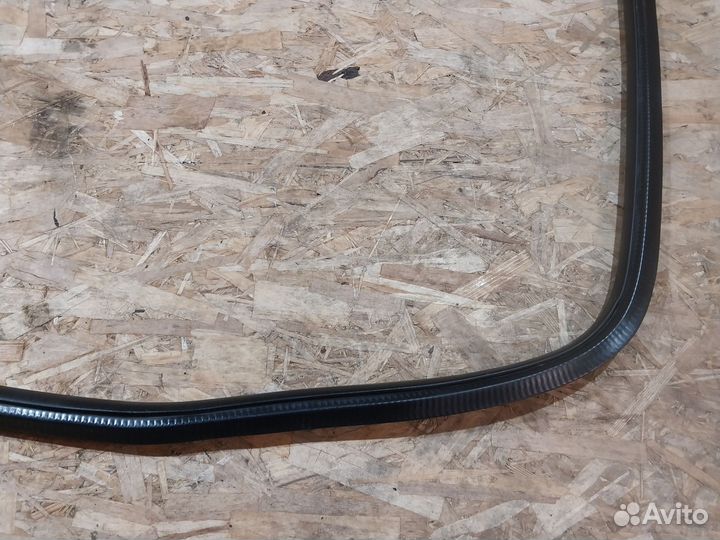 Уплотнитель задней двери Skoda Octavia A5