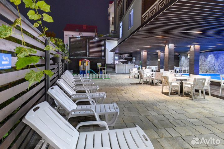 Бармен-официант (с проживанием в п. Лазаревское)