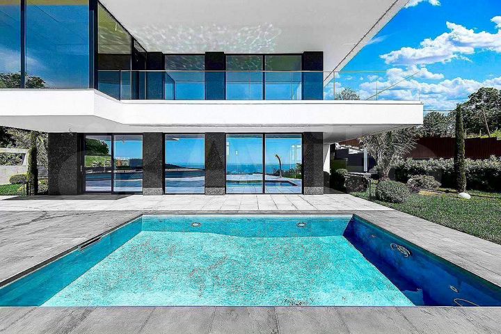 Дом 247 м² на участке 7,5 сот.