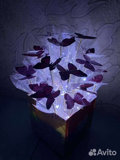Светящиеся бабочки в коробке Букеты из бабочек