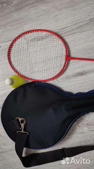 Ракетка для бадминтона с чехлом и валанчиком