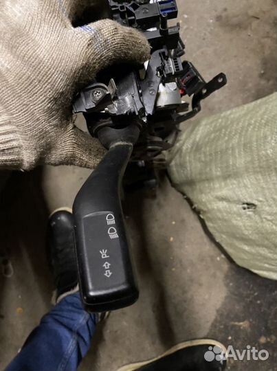 Подрулевой переключатель левый Volkswagen Golf 5