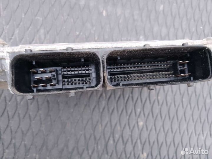 Блок управления двигателем Volkswagen Golf 6