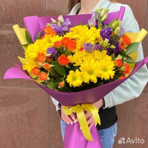 Букет из кустовой хризантемы, кустовой розы