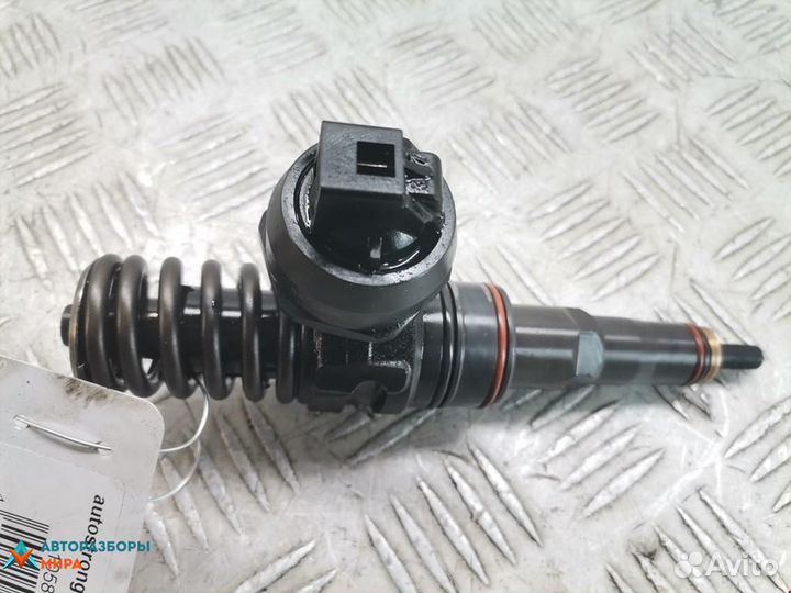 Форсунка Volkswagen Golf 4 2002 038130073AJ