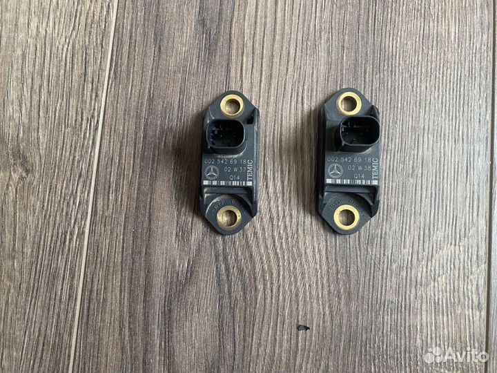 Датчик ускорения Mercedes S-Class W220