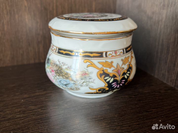 Фарфоровая чайная чашка