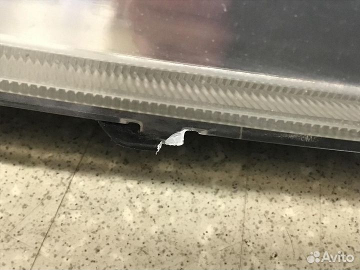 Фара правая Toyota Avensis II 2003-2008