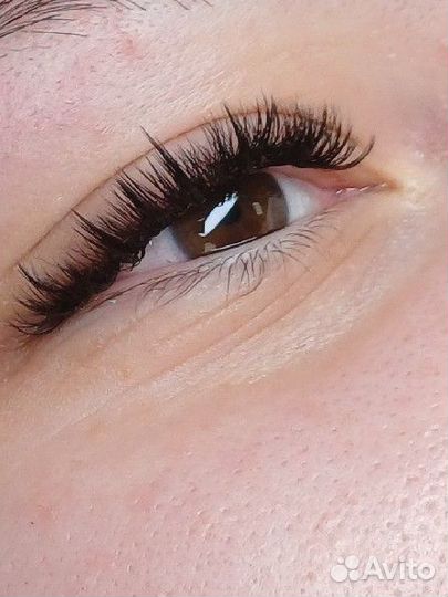 Наращивание ресниц, оформление бровей